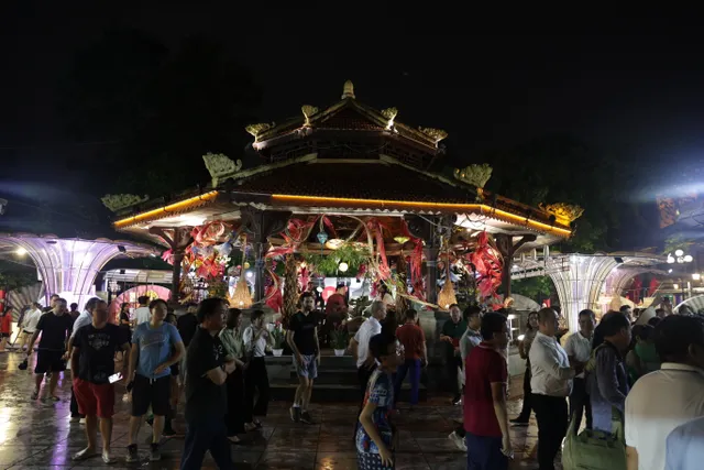 Khai mạc Festival Thu Hà Nội 2024 với chủ đề “Mùa Thu lịch sử” - Ảnh 13.