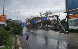 Dân Hải Phòng đổ đến các siêu thị để…sạc điện thoại