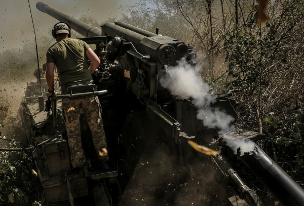 Nga kiểm soát hoàn toàn thị trấn phía Đông, áp sát pháo đài phòng thủ của Ukraine