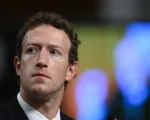 Mark Zuckerberg chán ngán vì phải 'chơi' theo luật của Apple