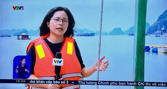 Phóng viên VTV tỏa đi các địa phương đưa tin bão số 3 - Ảnh 10.