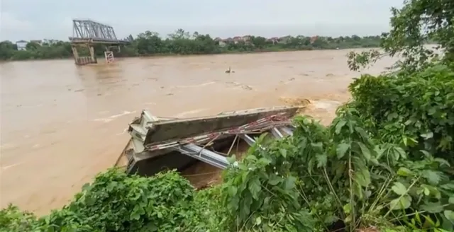 Phú Thọ sẵn sàng các phương án điều trị, cấp cứu nạn nhân vụ sập cầu Phong Châu - Ảnh 1. Phú Thọ sẵn sàng các phương án điều trị, cấp cứu nạn nhân vụ sập cầu Phong Châu - Ảnh 1.