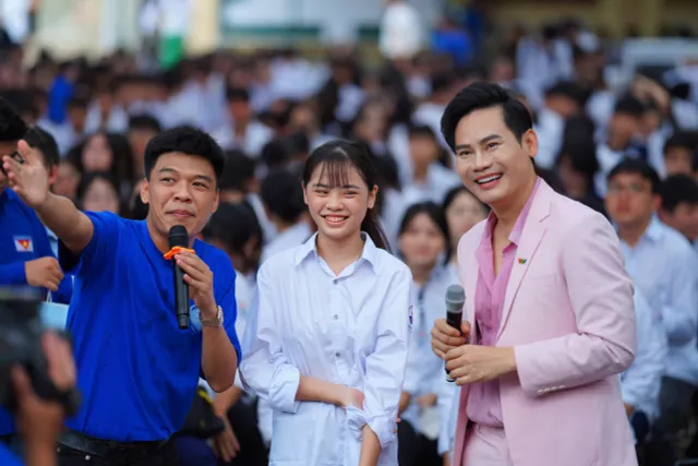 Nghệ sỹ Trung ruồi dụ dỗ MC Hồng Phúc trong gameshow Trường học không ma túy mùa 2 - Ảnh 2.