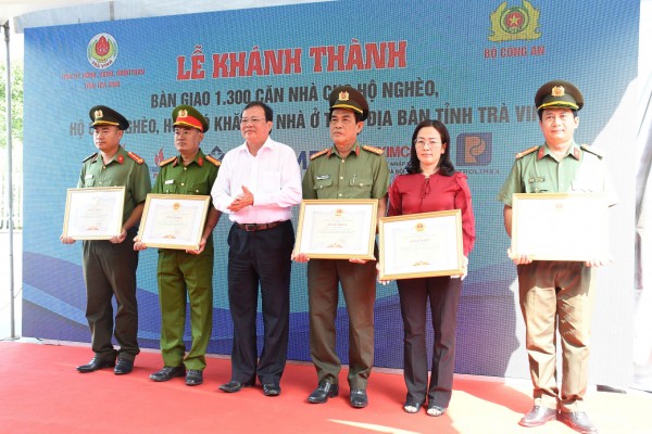 Bộ Công an bàn giao 1.300 căn nhà cho hộ nghèo tại Trà Vinh