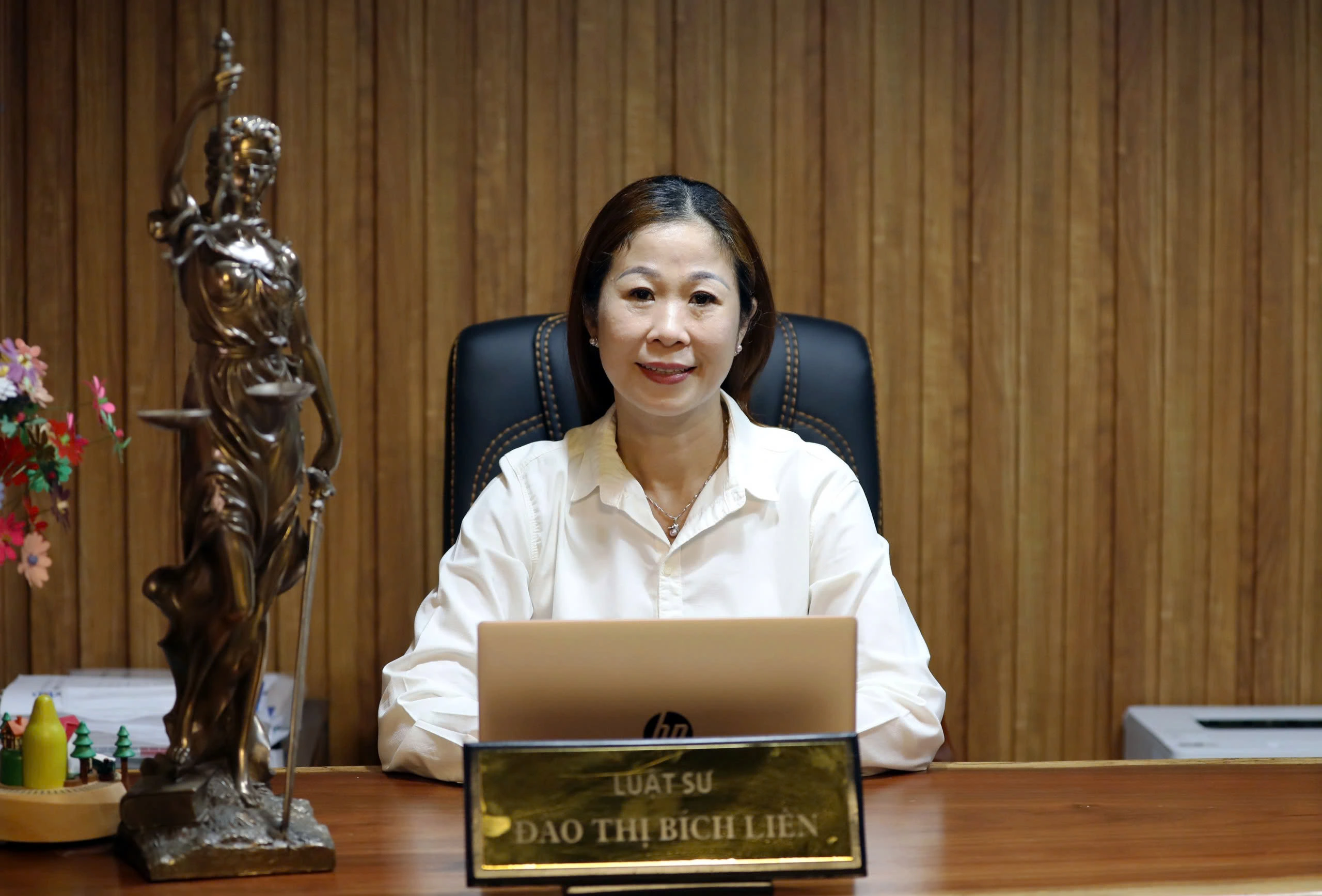 Ngày truyền thống luật sư Việt Nam 10.10: Nữ luật sư 10 năm đồng hành cùng người yếu thế Ngày truyền thống luật sư Việt Nam 10.10: Nữ luật sư 10 năm đồng hành cùng người yếu thế