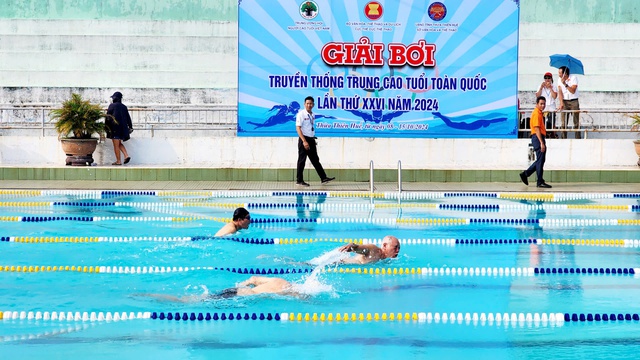 Khai mạc Giải Bơi truyền thống trung cao tuổi toàn quốc năm 2024 - Ảnh 2.