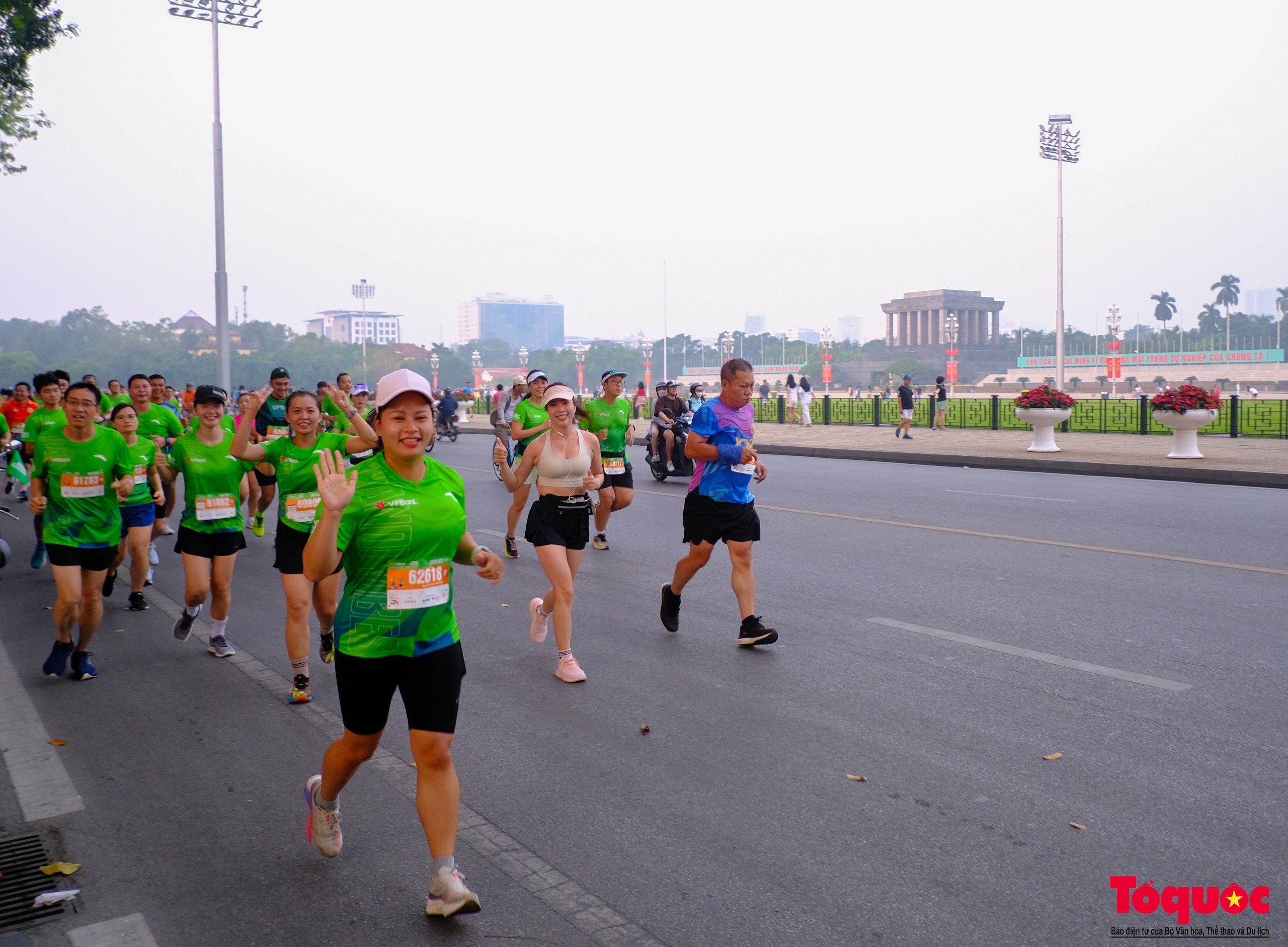 VPIM 2024: 11.000 vận động viên chạy cùng âm nhạc trong nắng mùa thu Hà Nội - Ảnh 7.