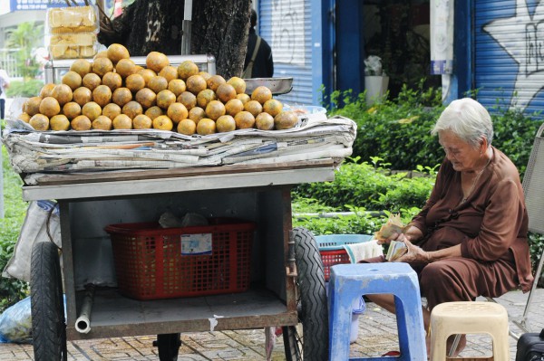 Sống ở TP.HCM: Xe cóc vàng bà Năm 84 tuổi 'chở' tuổi thơ bao người