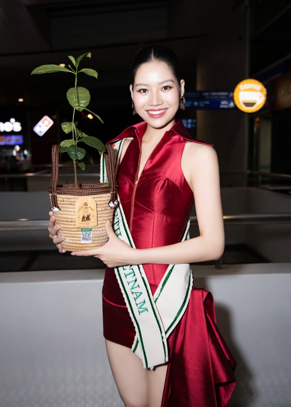 Người đẹp Cao Ngọc Bích lên đường dự thi Miss Earth 2024