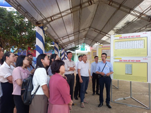 Triển lãm lưu động 'Hoàng Sa, Trường Sa của Việt Nam' tại Đắk Lắk