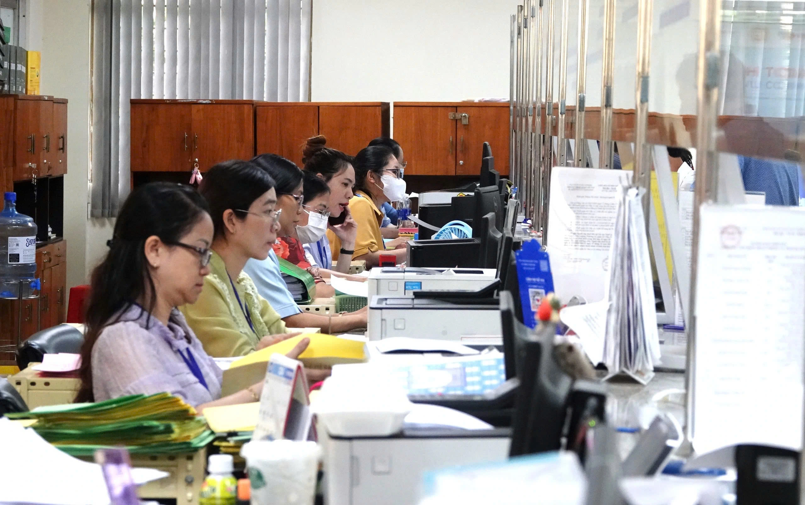 TP.HCM 'đãi cát tìm vàng' cho khu vực công