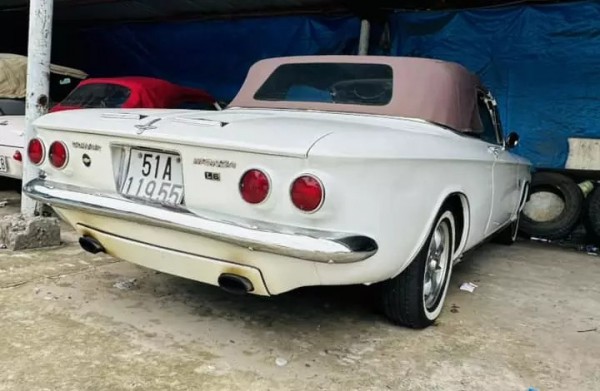 Xe cổ hàng hiếm Chevrolet Corvair Convertible 1964 tại Việt Nam