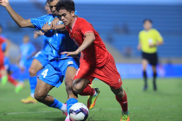 Đội tuyển Việt Nam: Ai đang ngóng thầy Kim, chờ chuyến tàu cuối đến AFF Cup?