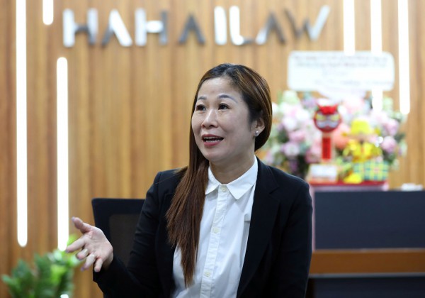 Ngày truyền thống luật sư Việt Nam 10.10: Nữ luật sư 10 năm đồng hành cùng người yếu thế Ngày truyền thống luật sư Việt Nam 10.10: Nữ luật sư 10 năm đồng hành cùng người yếu thế