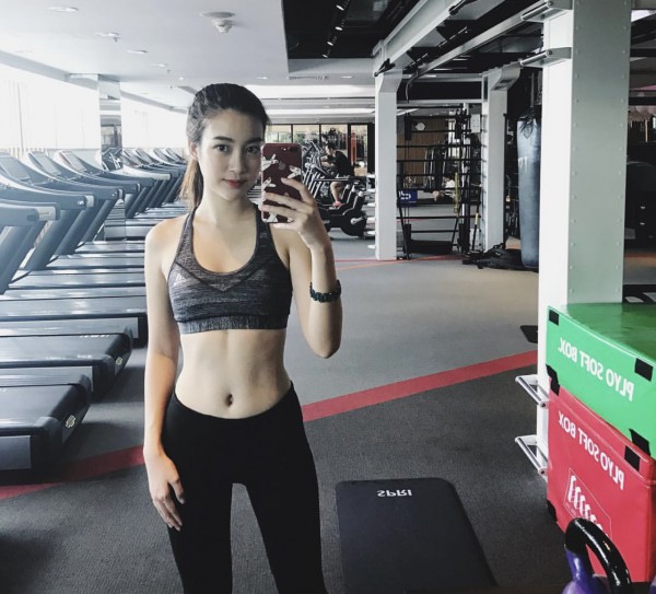 So kè mặt mộc 4 mỹ nhân Hoa hậu Việt Nam So kè mặt mộc 4 mỹ nhân Hoa hậu Việt Nam