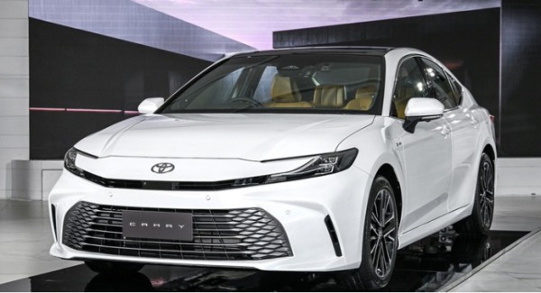 Toyota Camry 2025 bản hybrid tại Đông Nam Á có giá từ 1,026 tỉ đồng