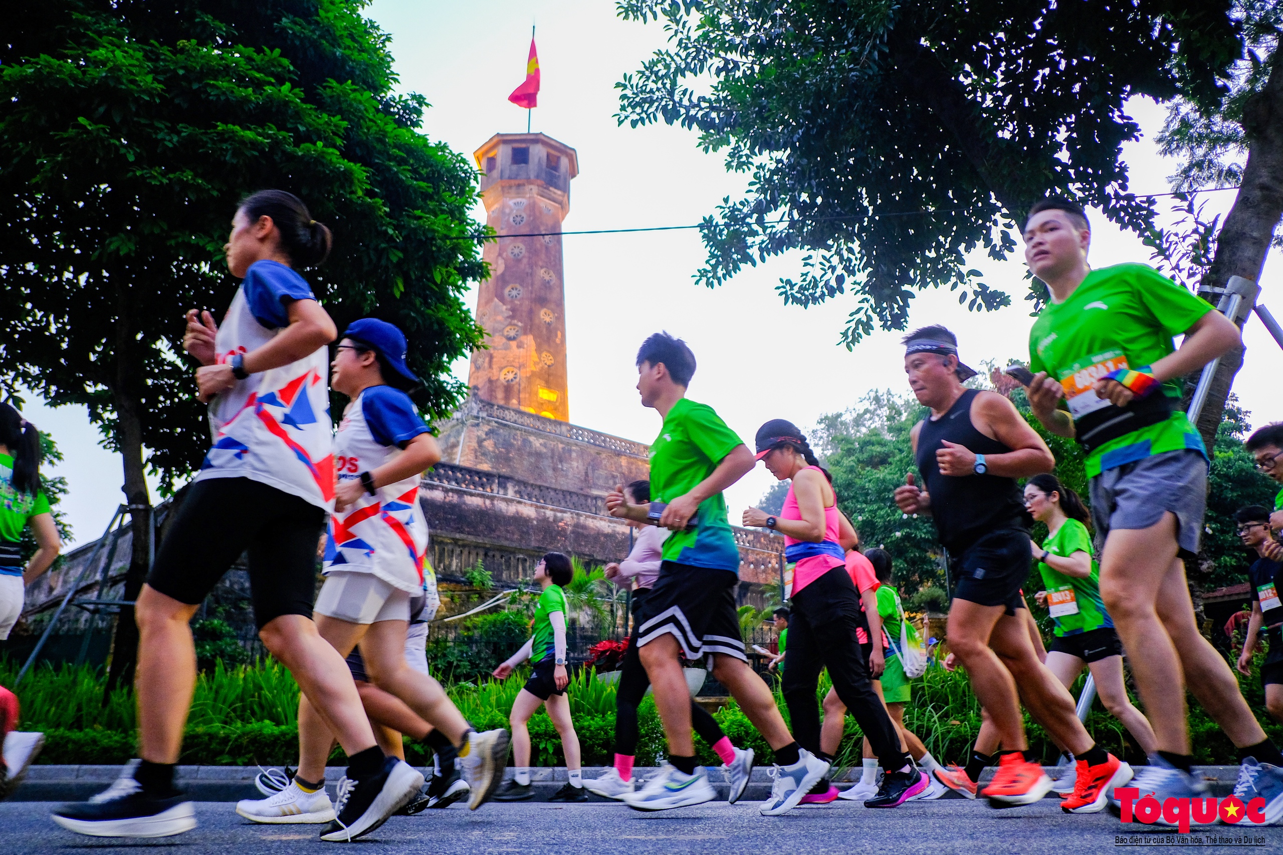 VPIM 2024: 11.000 vận động viên chạy cùng âm nhạc trong nắng mùa thu Hà Nội - Ảnh 4.