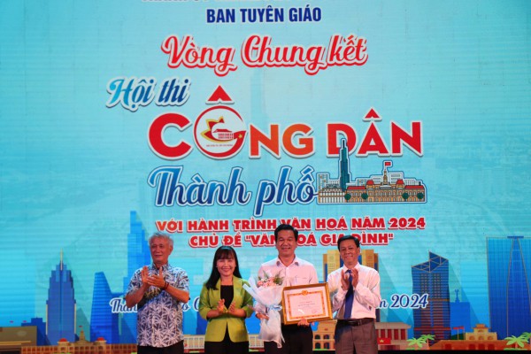 Xây dựng gia đình văn minh tạo nền tảng cộng đồng hạnh phúc