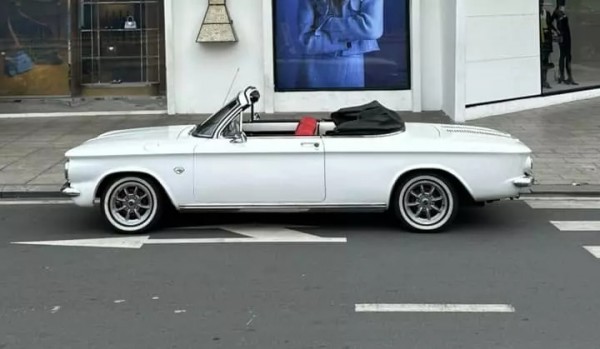 Xe cổ hàng hiếm Chevrolet Corvair Convertible 1964 tại Việt Nam