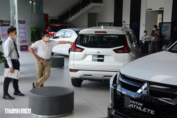 Xe nhập khẩu ồ ạt giảm giá 'tự cứu mình' Xe nhập khẩu ồ ạt giảm giá 'tự cứu mình'