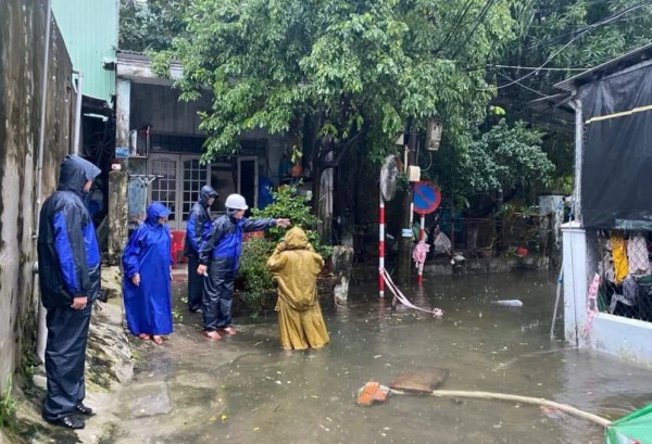 Mưa lớn kéo dài, Đà Nẵng tung lực lượng để ứng phó ngập sâu, sạt lở