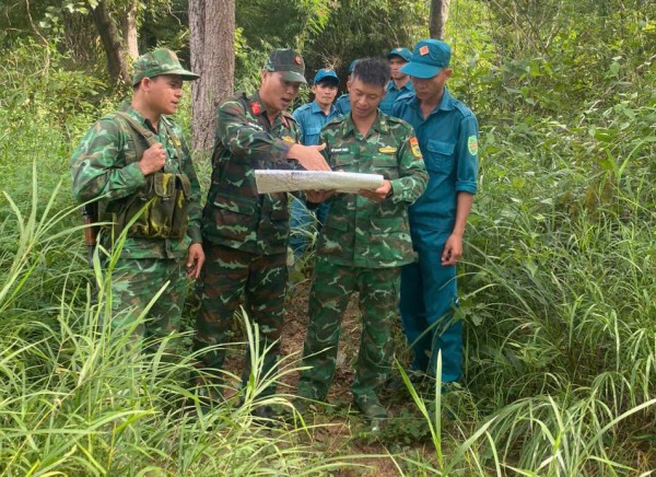 Hàng trăm người vào Vườn quốc gia Yók Đôn tìm máy bay YAK-130 Hàng trăm người vào Vườn quốc gia Yók Đôn tìm máy bay YAK-130