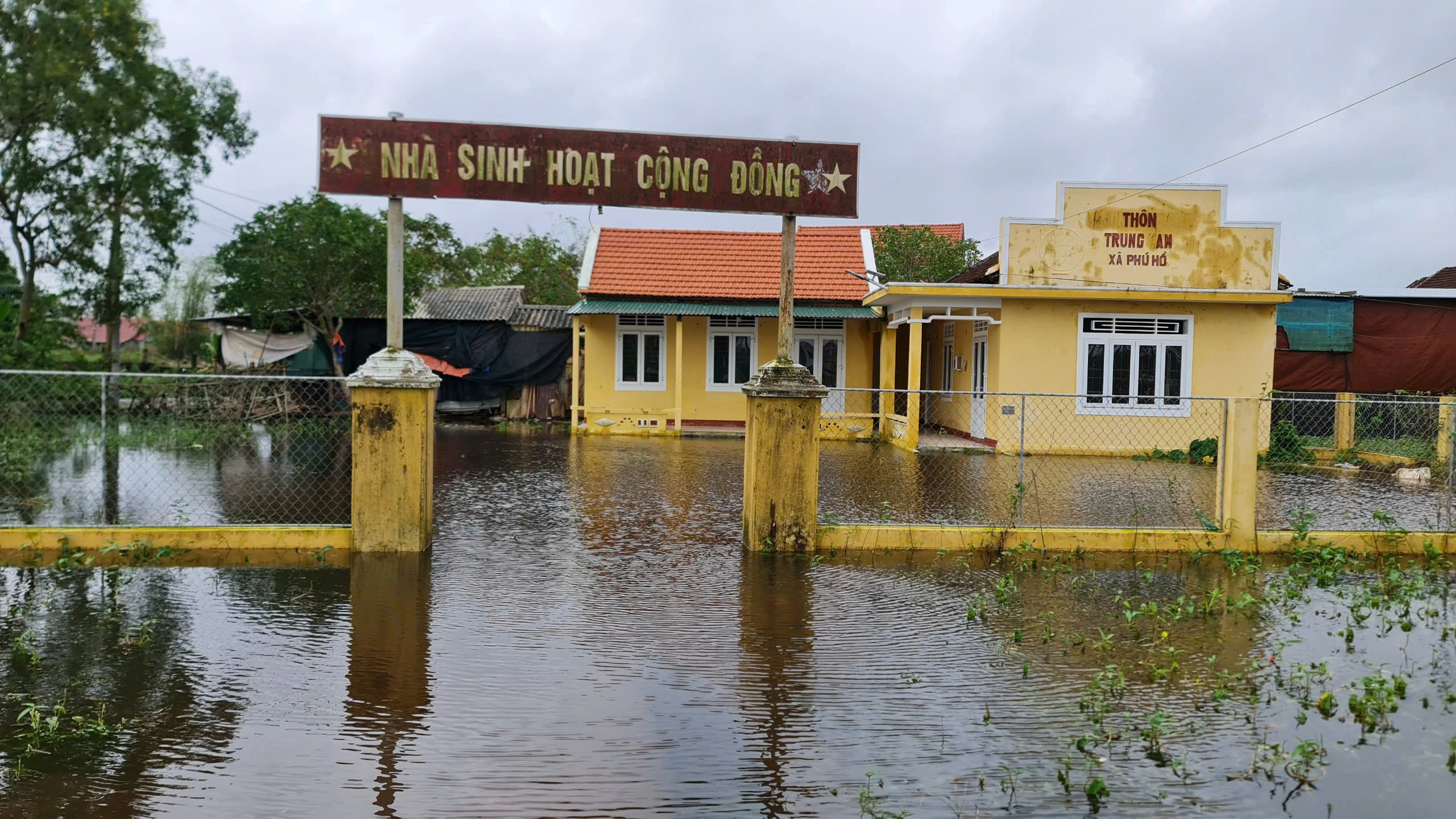 Thừa Thiên - Huế: Lũ tràn về vùng ven, nhiều nơi mênh mông nước