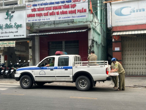 Cháy nhà trọ ở Q.10: 'Khói đen mù mịt, chị em dắt díu nhau thoát nạn' Cháy nhà trọ ở Q.10: 'Khói đen mù mịt, chị em dắt díu nhau thoát nạn'