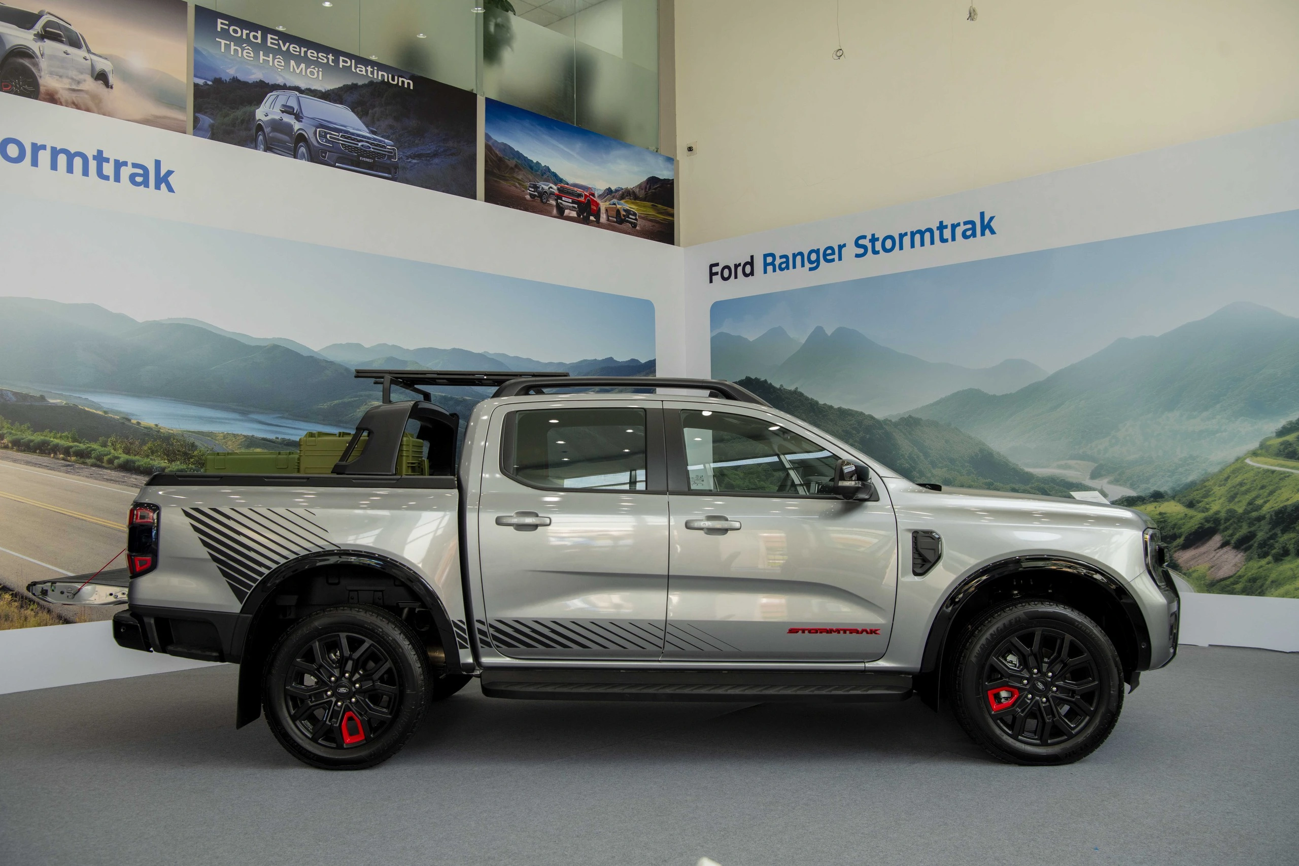 Hút khách nhất phân khúc Ford Ranger vẫn được ưu đãi kép, đấu Mitsubishi Triton Hút khách nhất phân khúc Ford Ranger vẫn được ưu đãi kép, đấu Mitsubishi Triton