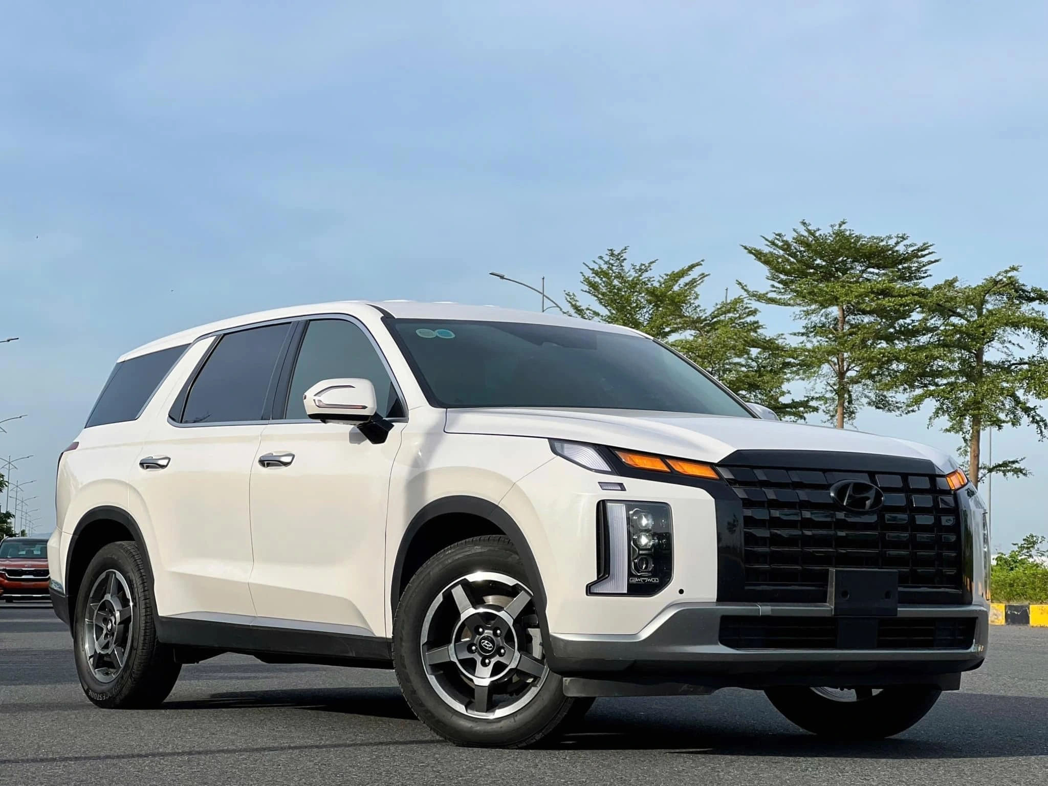 Hyundai Palisade chạy 'lướt' giá rẻ hơn Santa Fe đời mới