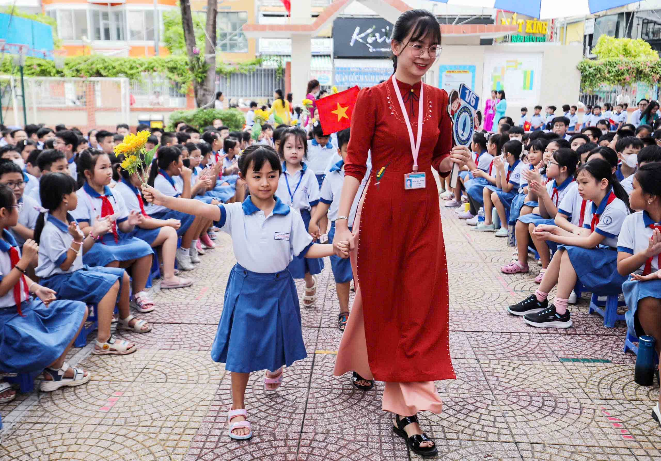 Mong có thêm nhiều tỉnh, thành miễn học phí 100% cho học sinh