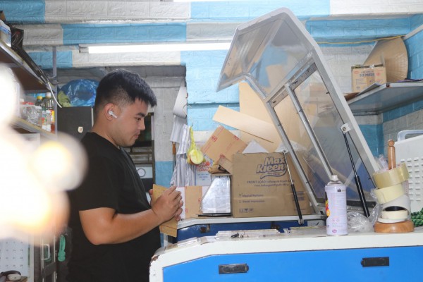 Phố độc lạ ở TP.HCM: Hơn 3 thập kỷ rực rỡ phố biển hiệu Lương Hữu Khánh Phố độc lạ ở TP.HCM: Hơn 3 thập kỷ rực rỡ phố biển hiệu Lương Hữu Khánh