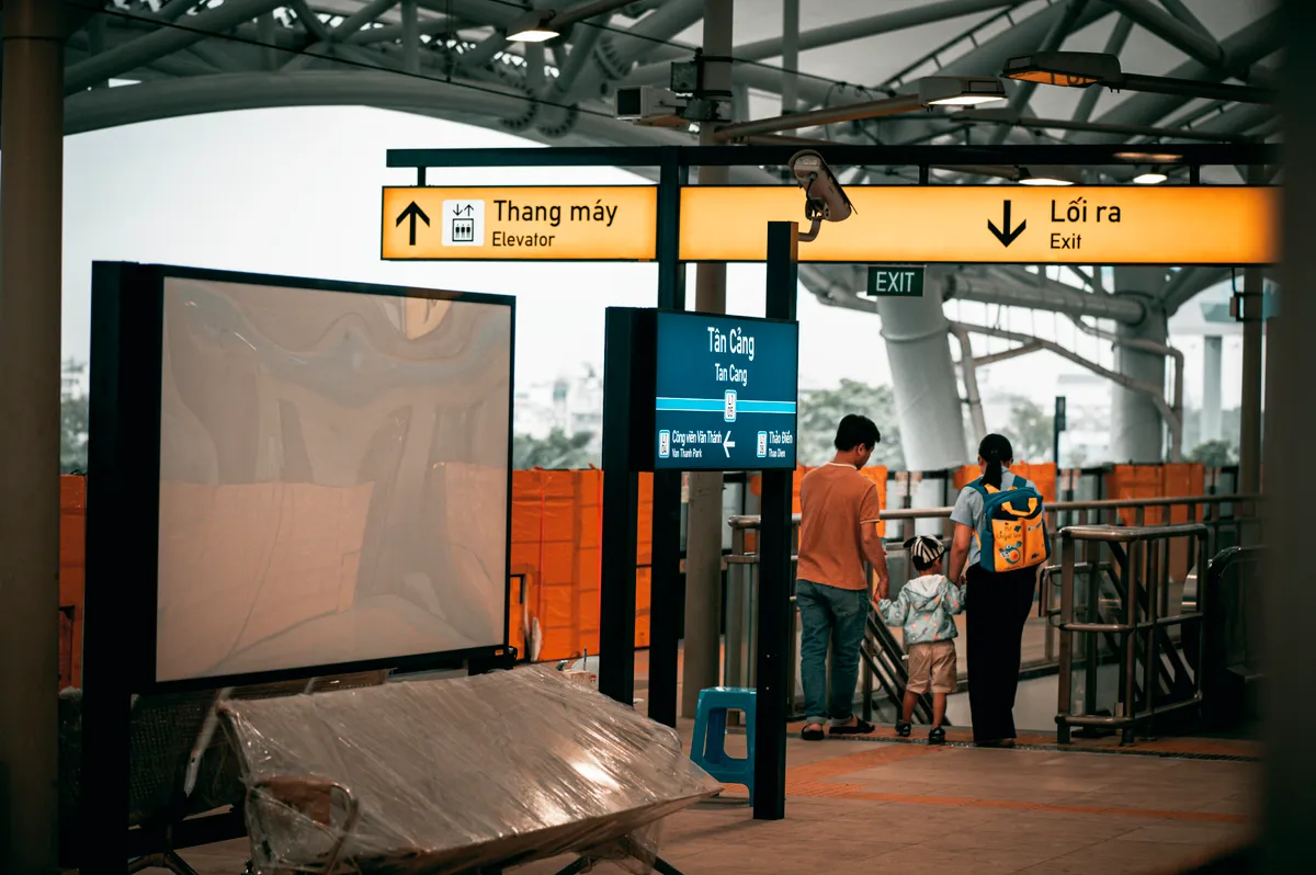 Trải nghiệm mới mẻ cùng tàu Metro số 1 - Ảnh 4. Trải nghiệm mới mẻ cùng tàu Metro số 1 - Ảnh 4.