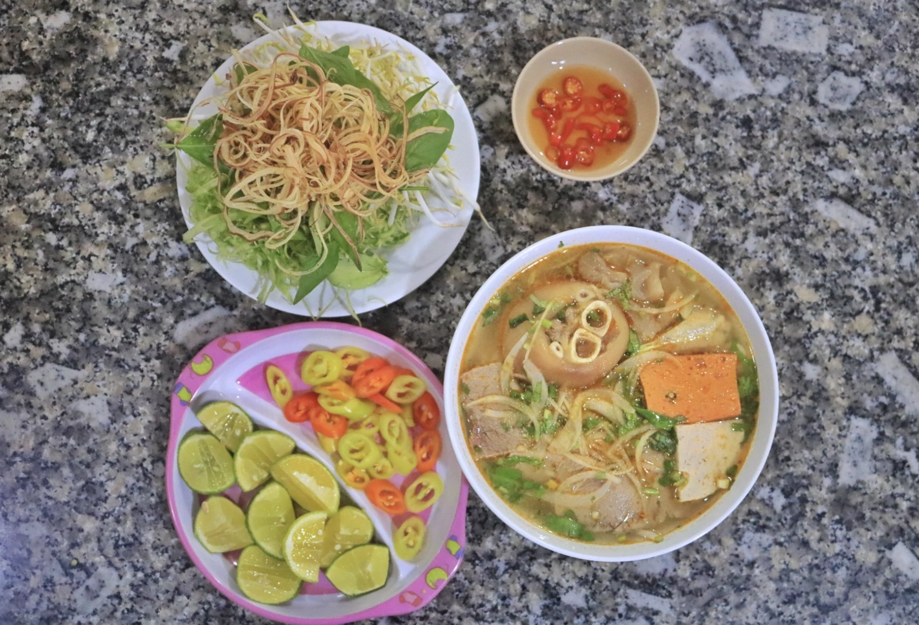 Chủ quán ở TP.HCM thưởng tết nhân viên: 5 năm liền tặng vàng; gửi 1 tháng lương Chủ quán ở TP.HCM thưởng tết nhân viên: 5 năm liền tặng vàng; gửi 1 tháng lương