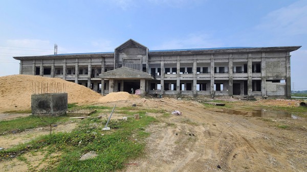 Dang dở loạt công trình tiền tỉ ở Quảng Bình Dang dở loạt công trình tiền tỉ ở Quảng Bình