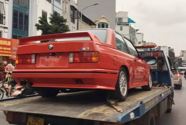 Xe sang siêu hiếm BMW M3 E30 xuất hiện tại Việt Nam Xe sang siêu hiếm BMW M3 E30 xuất hiện tại Việt Nam
