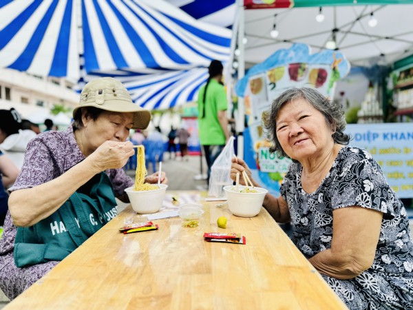 Lễ hội ẩm thực Chợ Lớn ở Q.5: Đa dạng món ăn ngon, người dân thoải mái lựa chọn Lễ hội ẩm thực Chợ Lớn ở Q.5: Đa dạng món ăn ngon, người dân thoải mái lựa chọn