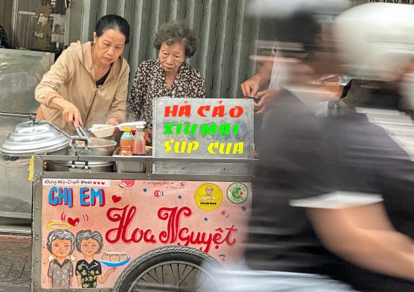Xe há cảo Hoa Nguyệt còn mỗi cụ Nguyệt lẻ loi: Người TP.HCM mến thương ủng hộ Xe há cảo Hoa Nguyệt còn mỗi cụ Nguyệt lẻ loi: Người TP.HCM mến thương ủng hộ