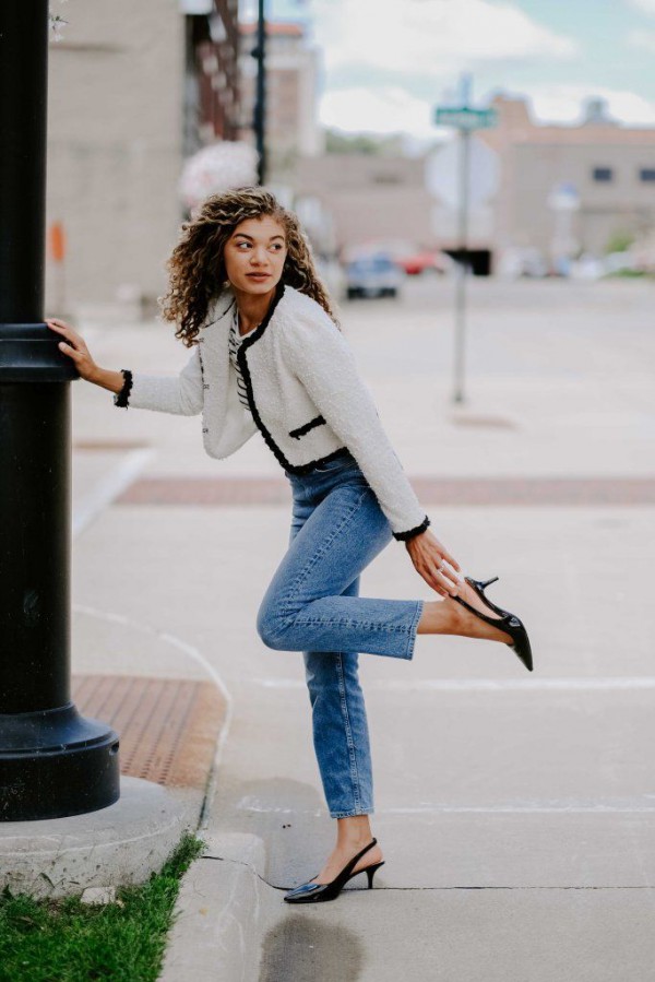 Phối quần jeans và áo vải tweed chuẩn xu hướng mùa lạnh Phối quần jeans và áo vải tweed chuẩn xu hướng mùa lạnh
