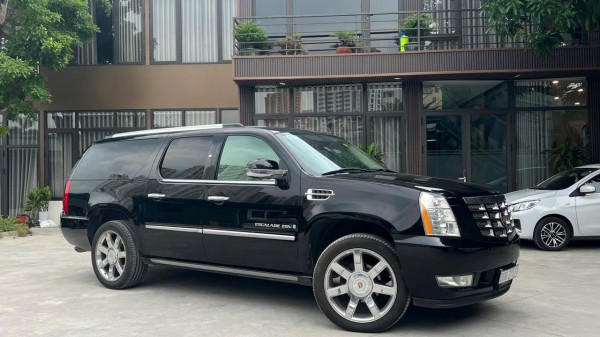 SUV hiếm Cadillac Escalade ESV 17 năm tuổi rao giá hơn 700 triệu tại Việt Nam