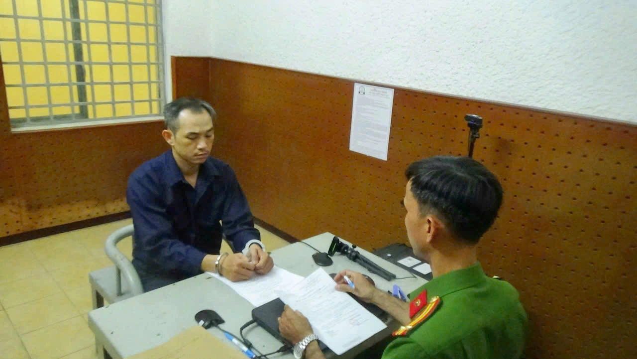 Hành hung gây thương tích người khác vì bị nhắc dừng xe trước Bệnh viện Từ Dũ Hành hung gây thương tích người khác vì bị nhắc dừng xe trước Bệnh viện Từ Dũ
