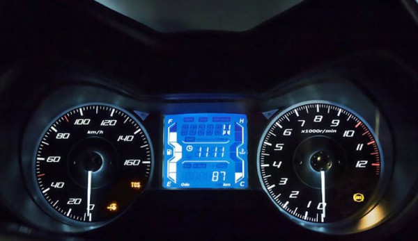 Tua đồng hồ công-tơ-mét ô tô từ 500.000 km về 100.000 km, để lừa bán xe Tua đồng hồ công-tơ-mét ô tô từ 500.000 km về 100.000 km, để lừa bán xe