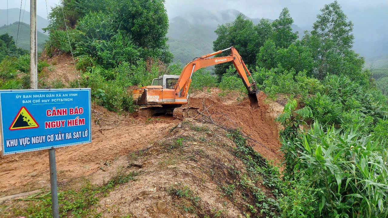 Mưa lớn gây sạt lở, hư hỏng công trình ở Bình Định, thiệt hại 112 tỉ đồng