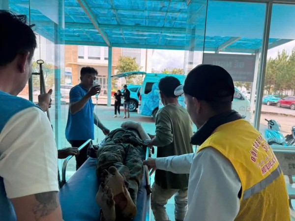 Lâm Đồng: Một người bị thương nặng nghi dùng thuốc nổ khai thác đá Lâm Đồng: Một người bị thương nặng nghi dùng thuốc nổ khai thác đá