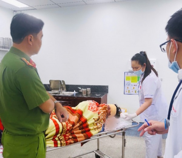 Bác sĩ pháp y cứu người bị tai nạn giao thông qua cơn nguy kịch Bác sĩ pháp y cứu người bị tai nạn giao thông qua cơn nguy kịch