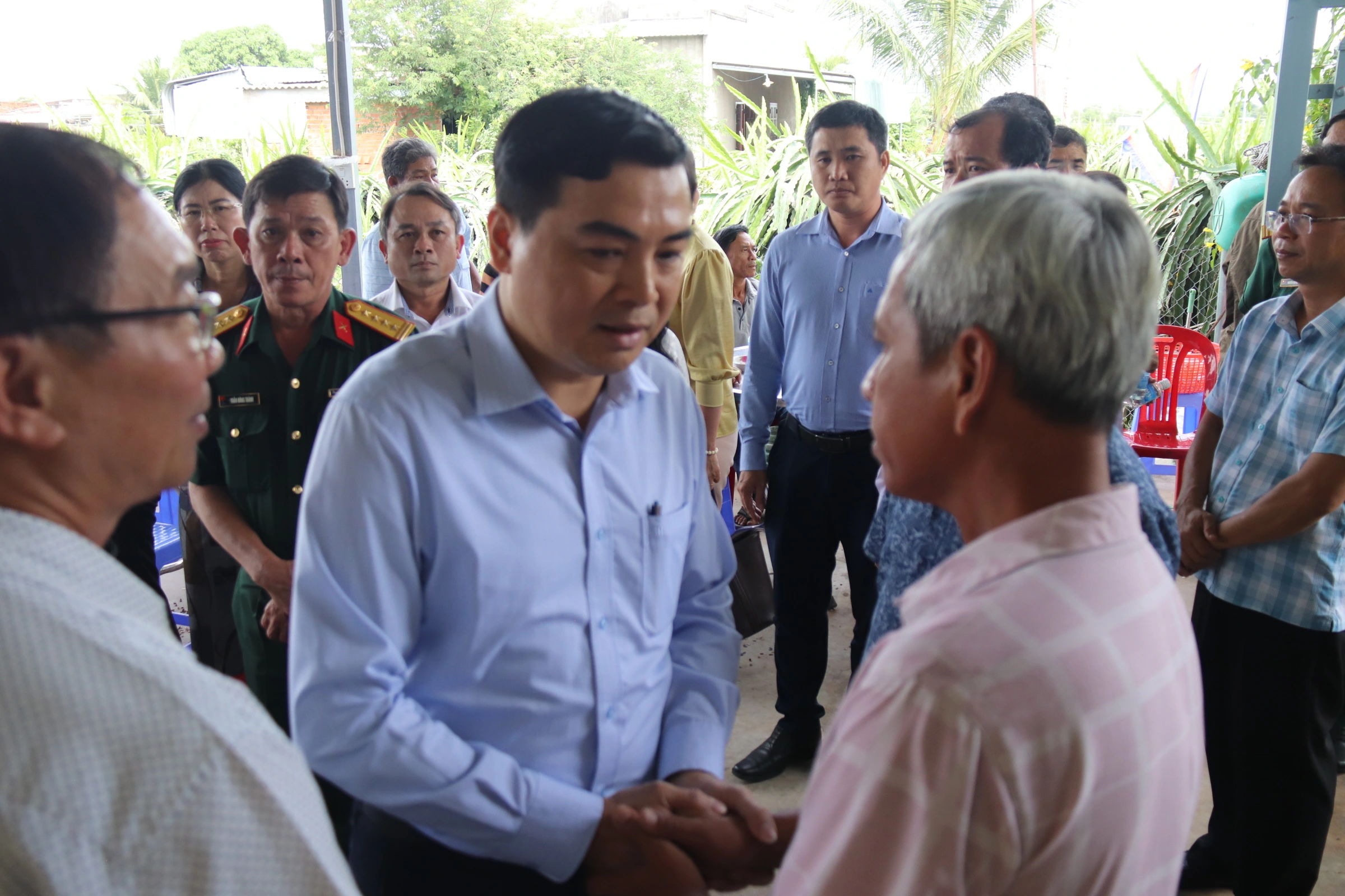 Bình Thuận thăm hỏi, động viên gia đình các liệt sĩ hy sinh trong diễn tập Bình Thuận thăm hỏi, động viên gia đình các liệt sĩ hy sinh trong diễn tập