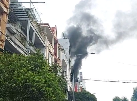 Cháy nhà cho thuê trọ ở TP.HCM, 16 người được đưa vào bệnh viện Cháy nhà cho thuê trọ ở TP.HCM, 16 người được đưa vào bệnh viện