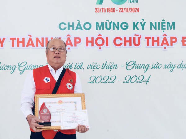 Chuyện tử tế ở TP.HCM: Ông Yên gieo mầm sống, không phải ‘tâm thần vẽ chuyện’ Chuyện tử tế ở TP.HCM: Ông Yên gieo mầm sống, không phải ‘tâm thần vẽ chuyện’