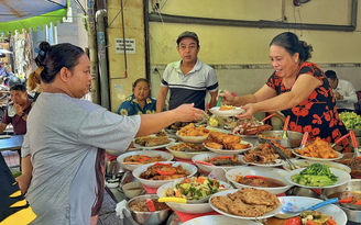 ‘Cơm nhà giàu’ ở TP.HCM, phần ăn mắc nhất 200.000 đồng: Lời dặn của bà chủ trước khi mất