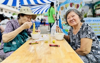 Lễ hội ẩm thực Chợ Lớn ở Q.5: Đa dạng món ăn ngon, người dân thoải mái lựa chọn